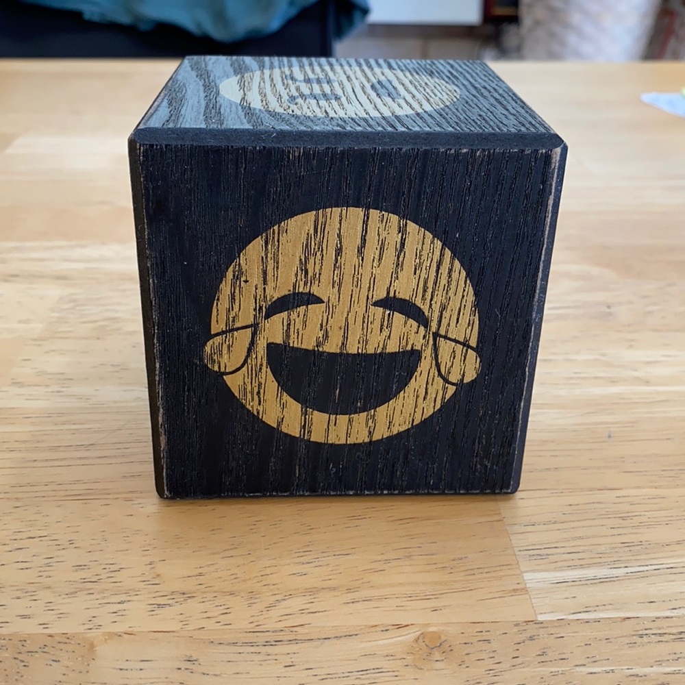 Emoji cube